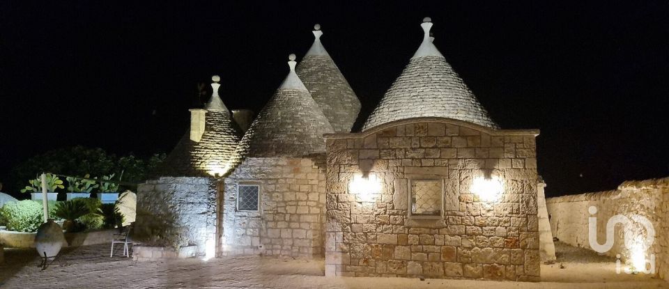 Trullo 8 locali di 150 m² in Cisternino (72014)