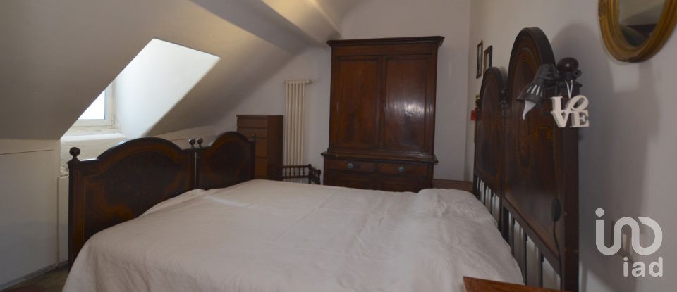 Loft 2 rooms of 70 m² in Genova (16126)