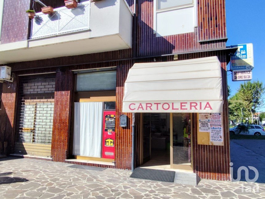 Shop / premises commercial of 60 m² in Corbetta (20011)