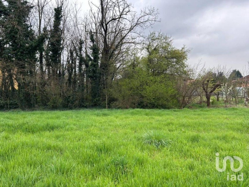 Land of 1,150 m² in Lonate Pozzolo (21015)