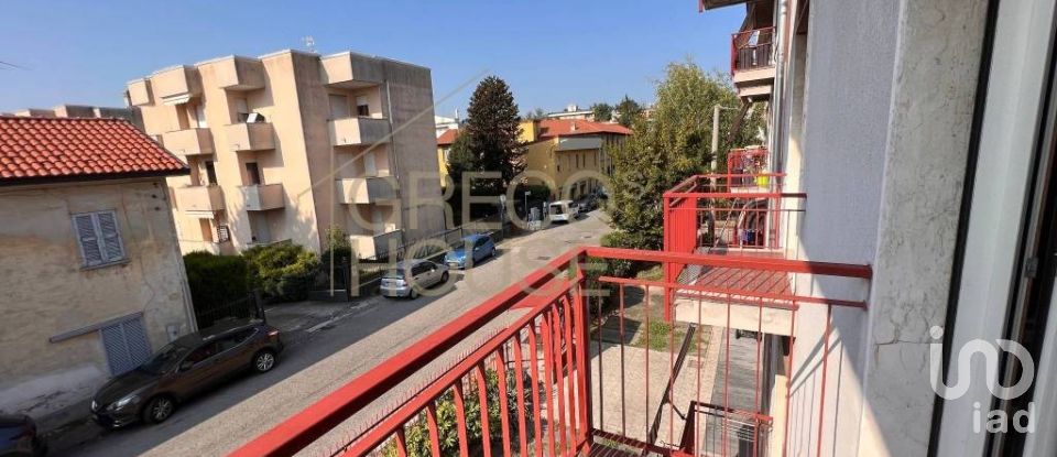 Three-room apartment of 90 m² in Gallarate (21013)