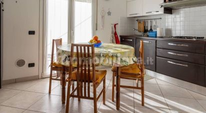 Three-room apartment of 85 m² in Cavaria con Premezzo (21044)