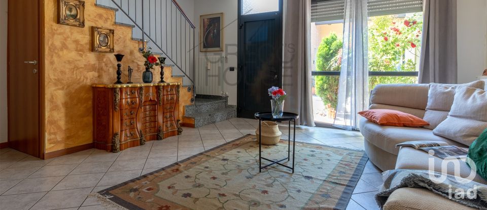 Traditional house 3 rooms of 144 m² in Turbigo (20029)