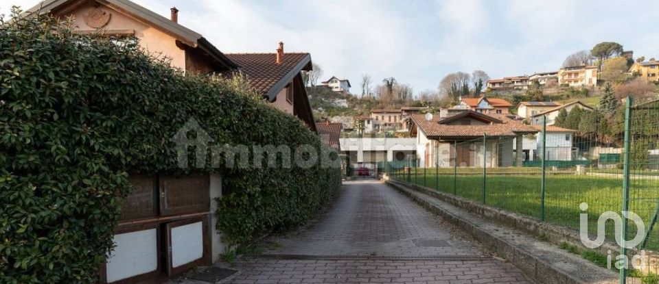 Villa 3 locali di 118 m² in Besozzo (21023)