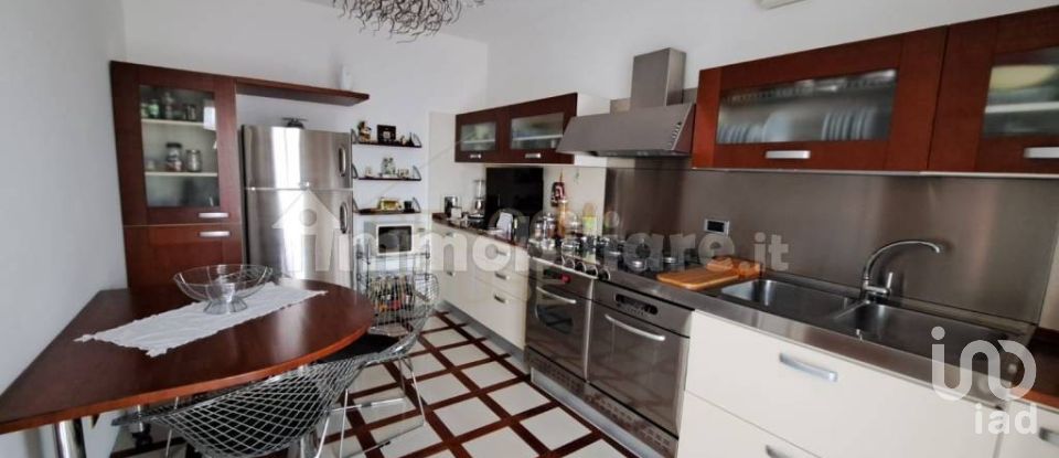 Three-room apartment of 107 m² in Gallarate (21013)