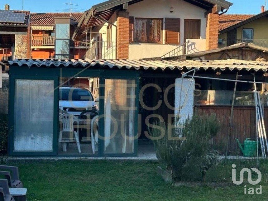 Casa indipendente 4 locali di 210 m² in Castelletto sopra Ticino (28053)