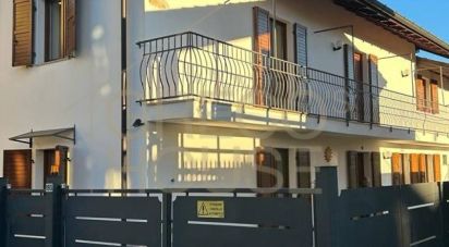 Casa indipendente 4 locali di 210 m² in Castelletto sopra Ticino (28053)