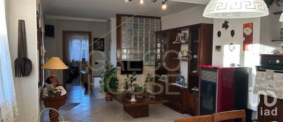 Town house 4 rooms of 210 m² in Castelletto sopra Ticino (28053)