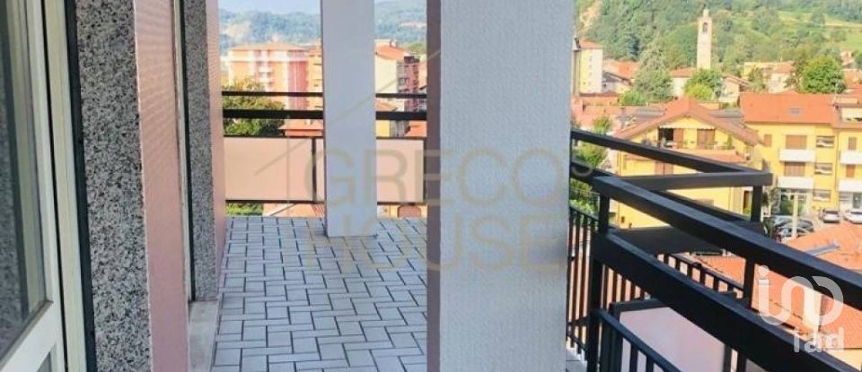 Attico / Mansarda / Loft 4 locali di 174 m² a Angera (21021)