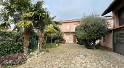 Town house 5 rooms of 235 m² in Magnago (20020)