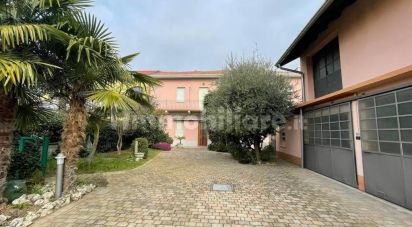 Town house 5 rooms of 235 m² in Magnago (20020)