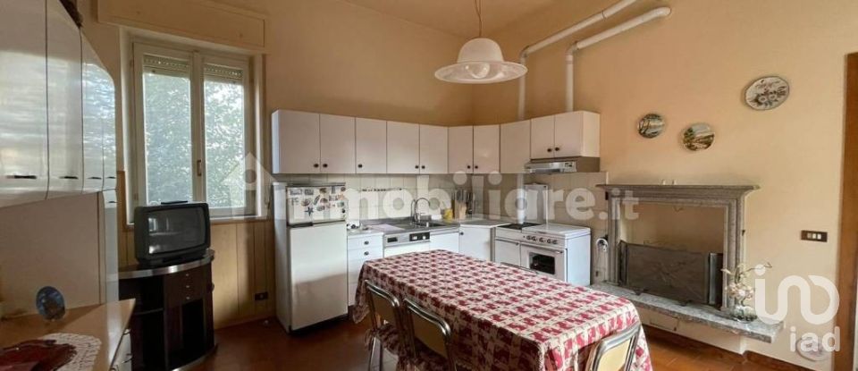 Town house 5 rooms of 235 m² in Magnago (20020)