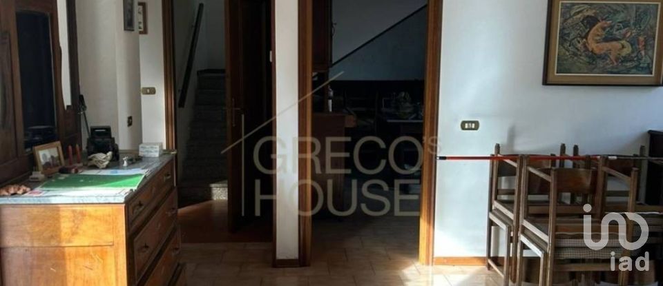 Town house 4 rooms of 265 m² in Gallarate (21013)