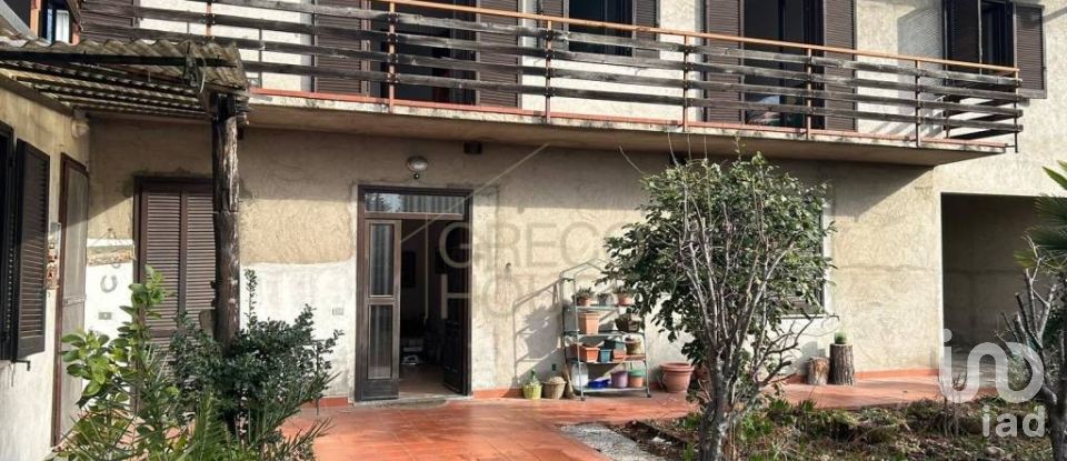 Town house 4 rooms of 265 m² in Gallarate (21013)