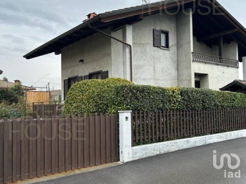 Villa 4 locali di 310 m² in Borgo Ticino (28040)