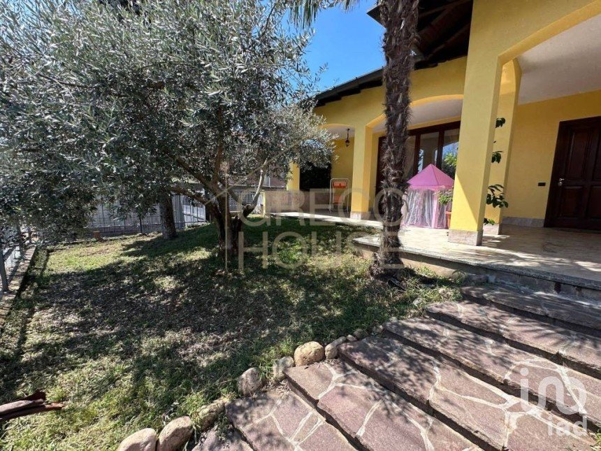 Farm 6 rooms of 182 m² in San Giorgio su Legnano (20010)