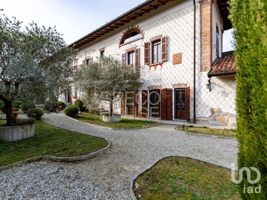 Farm 6 rooms of 385 m² in Comabbio (21020)