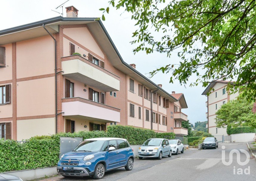 Three-room apartment of 86 m² in Cantù (22063)