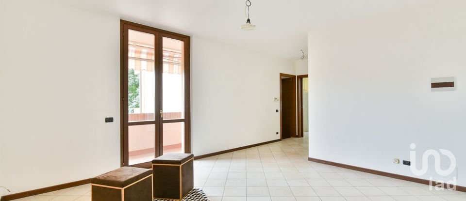 Three-room apartment of 86 m² in Cantù (22063)