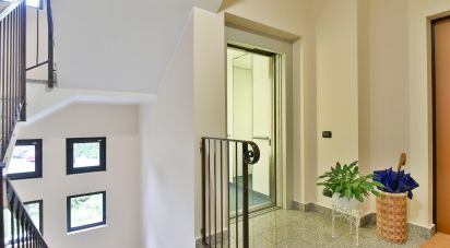 Three-room apartment of 86 m² in Cantù (22063)