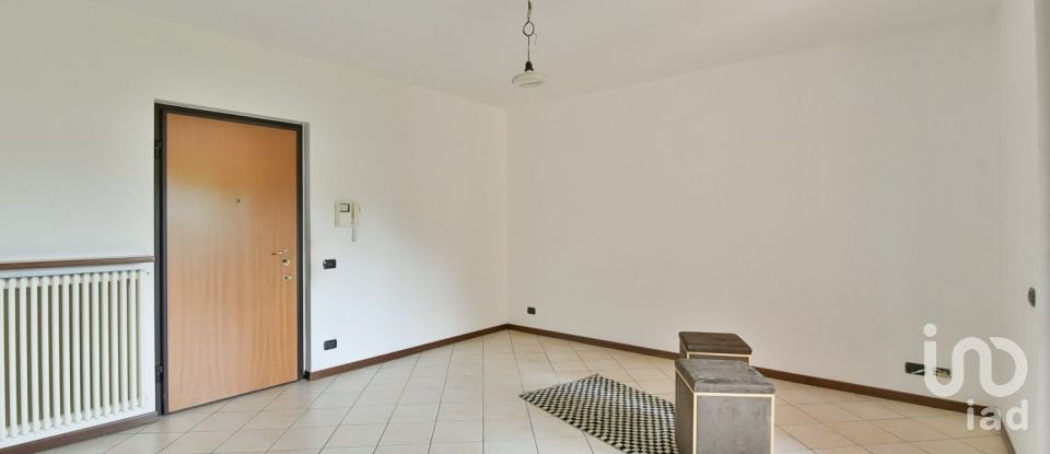 Three-room apartment of 86 m² in Cantù (22063)