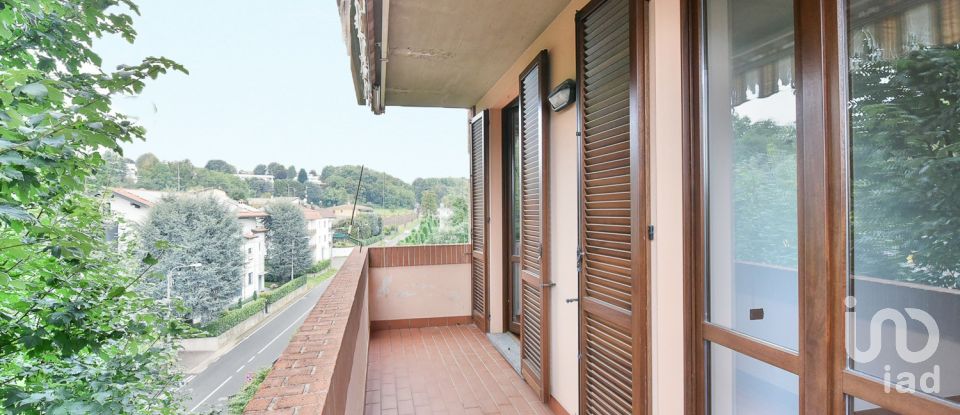 Three-room apartment of 86 m² in Cantù (22063)