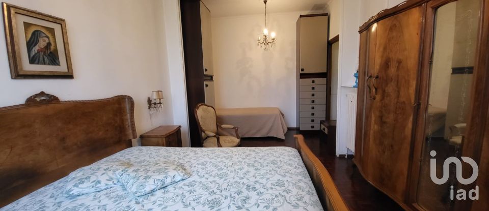 Hotel 3 rooms of 113 m² in Torino (10125)