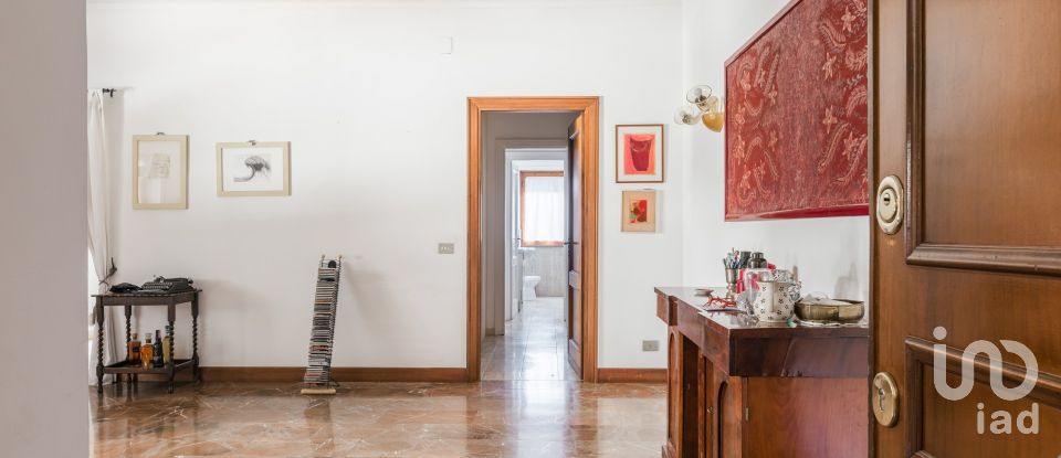 Two-room apartment of 84 m² in Roma (00141)