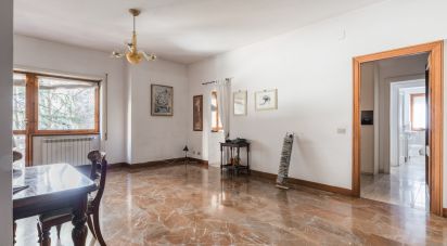 Two-room apartment of 84 m² in Roma (00141)