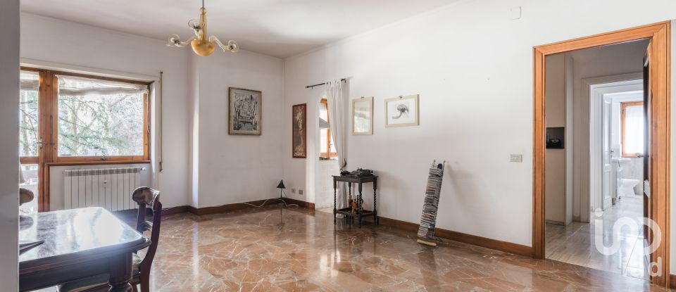 Bilocale di 84 m² a Roma (00141)