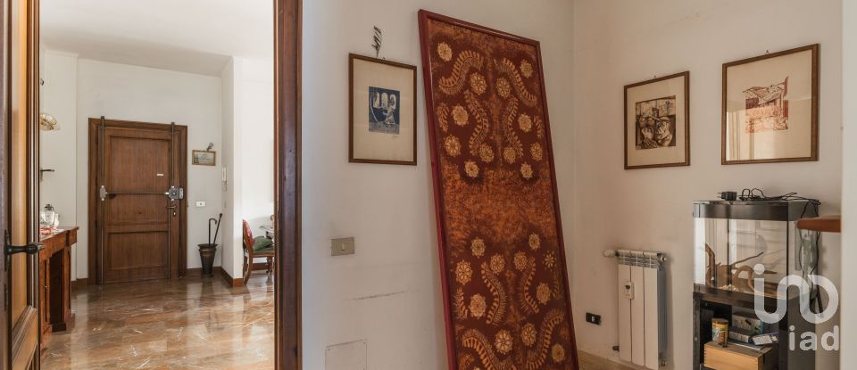 Two-room apartment of 84 m² in Roma (00141)