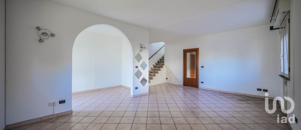 Casa indipendente 4 locali di 165 m² in Migliarino (44027)