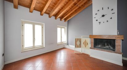 Four-room apartment of 143 m² in Roncadelle (25030)