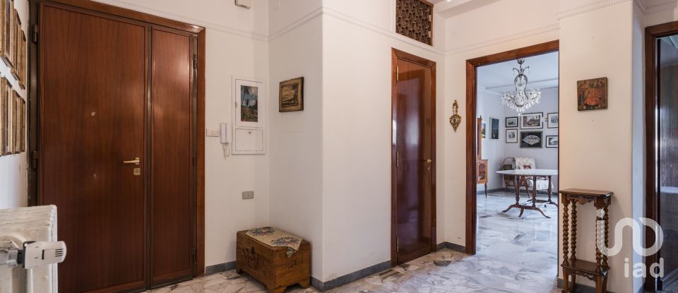 Three-room apartment of 107 m² in Roma (00154)