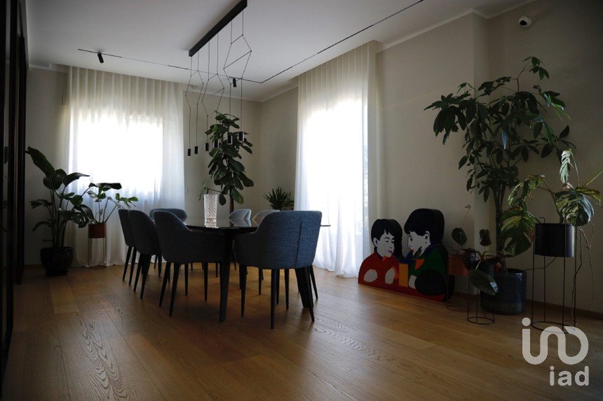 Apartment 5 rooms of 140 m² in Bari (70122)