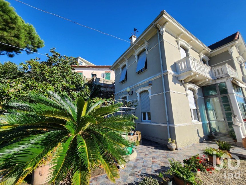 Casa 7 locali di 212 m² in Savona (17100)