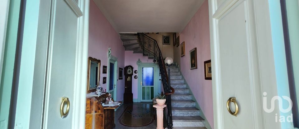 House 7 rooms of 212 m² in Savona (17100)