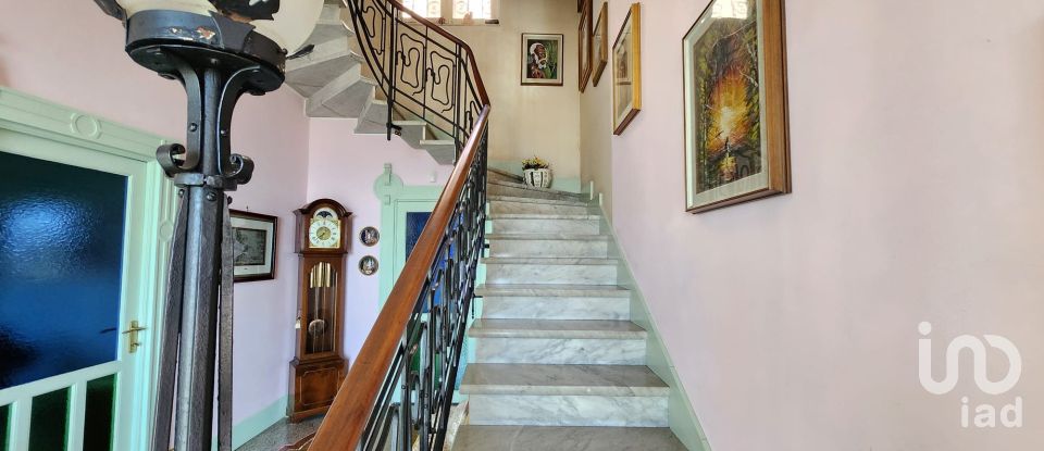 Casa 7 locali di 265 m² in Savona (17100)