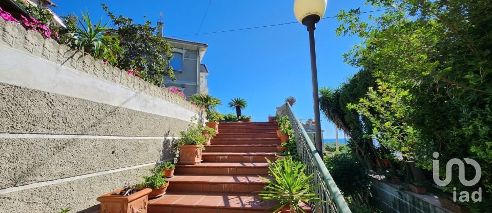 Casa 7 locali di 212 m² in Savona (17100)