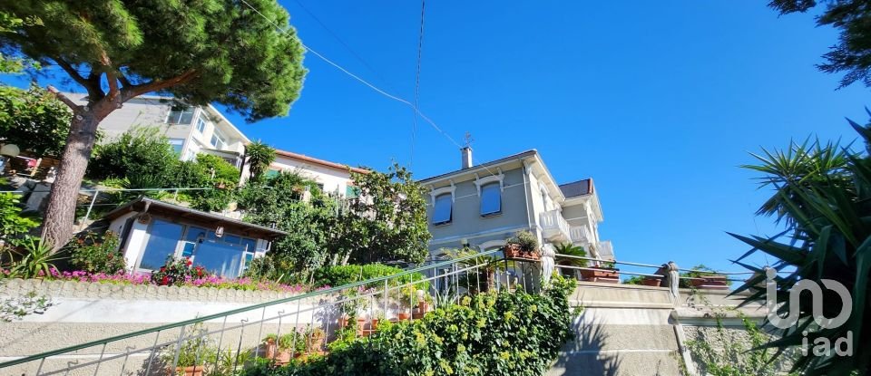 Casa 7 locali di 265 m² in Savona (17100)