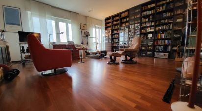 Four-room apartment of 112 m² in Torino (10141)