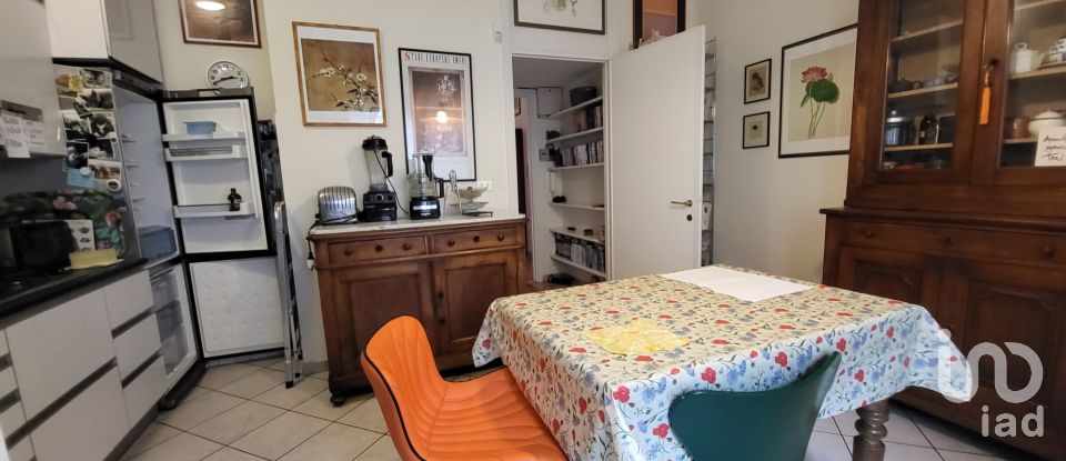 Four-room apartment of 112 m² in Torino (10141)