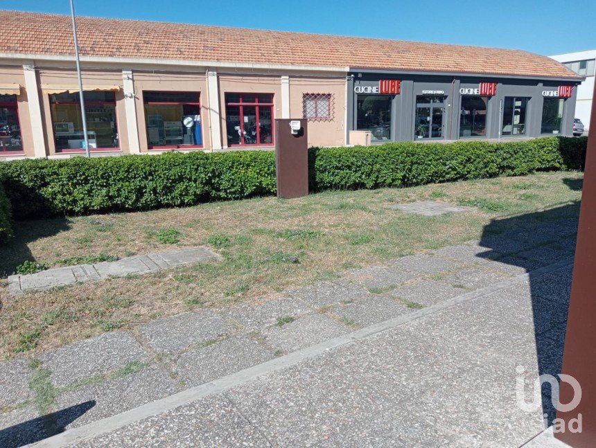 Ristorante di 300 m² in Fano (61032)