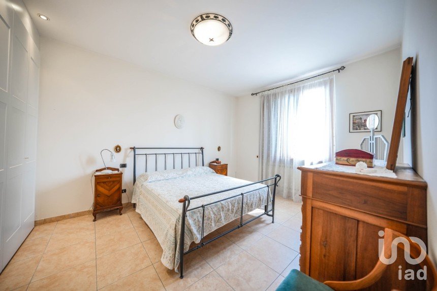 Casa 15 locali di 400 m² in Ferrara (44121)