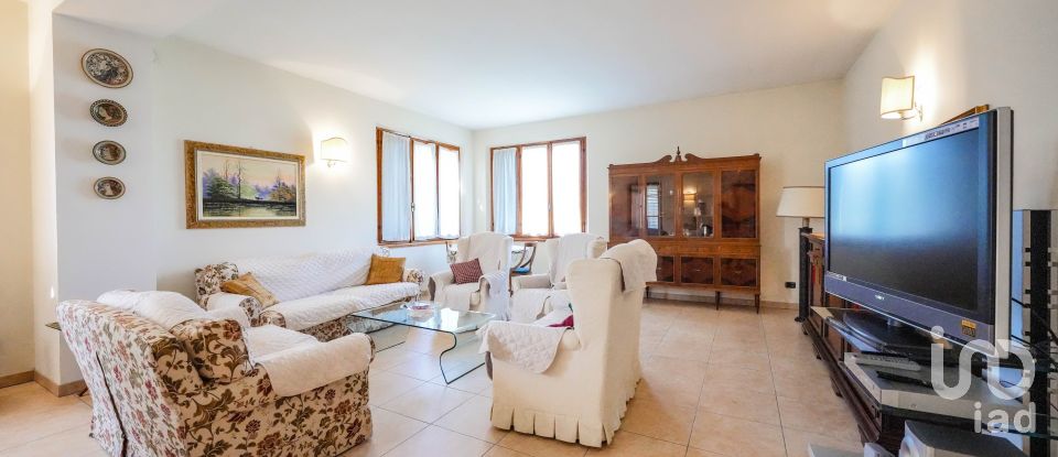 Casa 15 locali di 400 m² in Ferrara (44121)