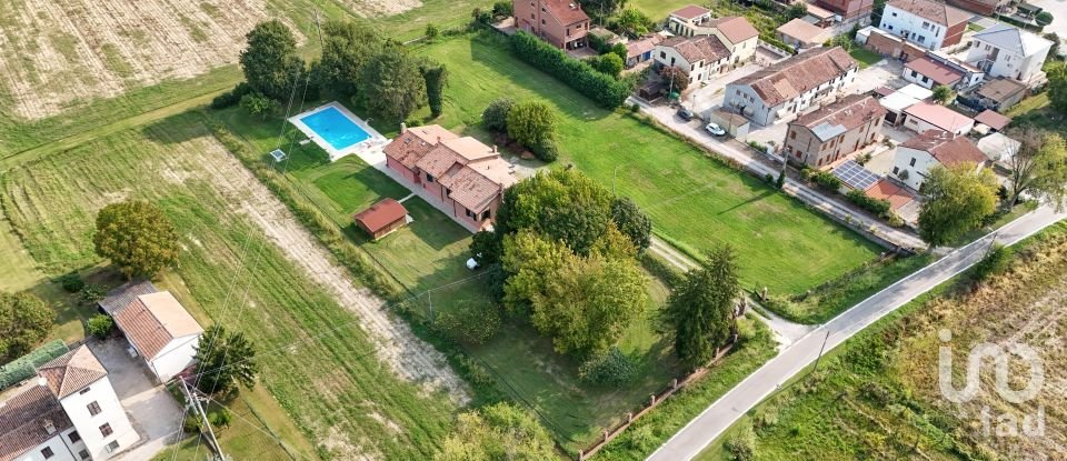 Casa 15 locali di 400 m² in Ferrara (44121)