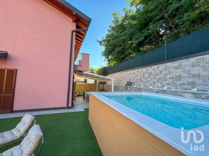 Villa a schiera 4 locali di 180 m² in Rodero (22070)