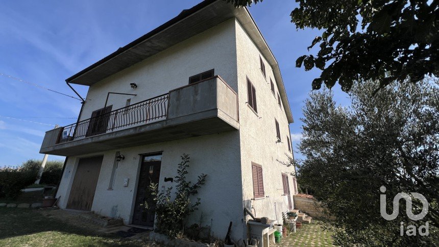 Casa indipendente 10 locali di 280 m² in Monte Giberto (63846)