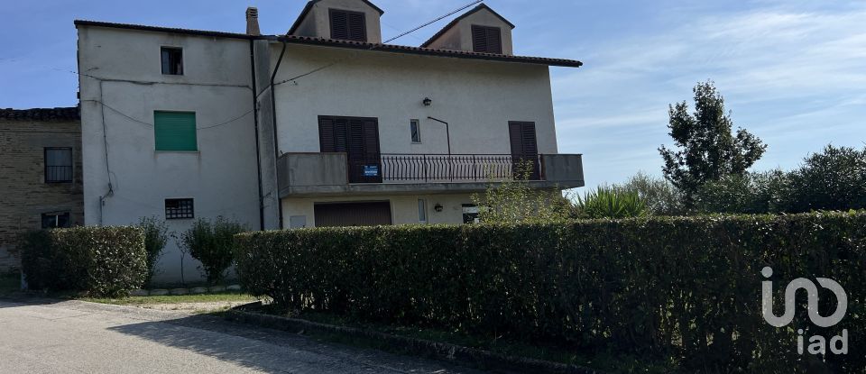 Casa indipendente 10 locali di 280 m² in Monte Giberto (63846)