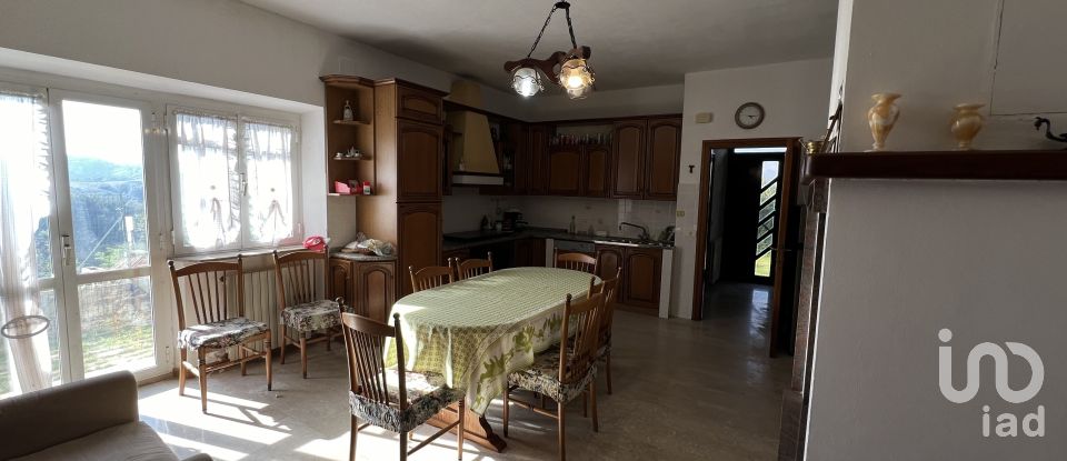 Casa indipendente 10 locali di 280 m² in Monte Giberto (63846)